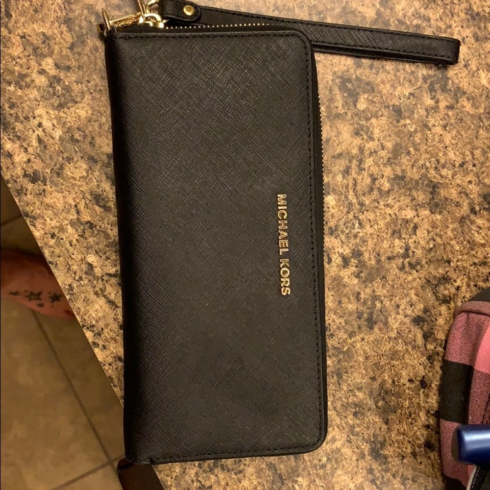 Michael Kors zipper wallet